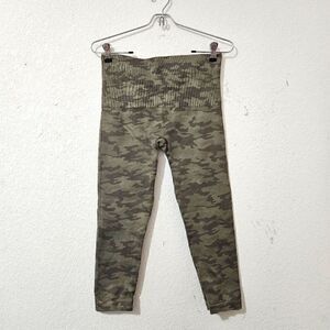 Spanx army camo color leggings size xl, capri SALE!